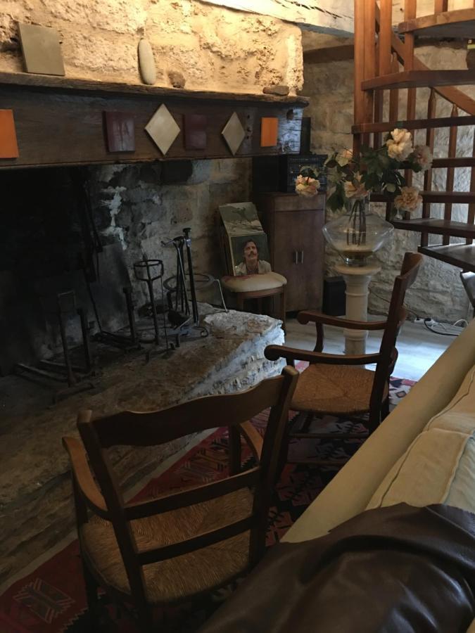 Le Moulin A Huile Bed & Breakfast Vailhourles Ngoại thất bức ảnh