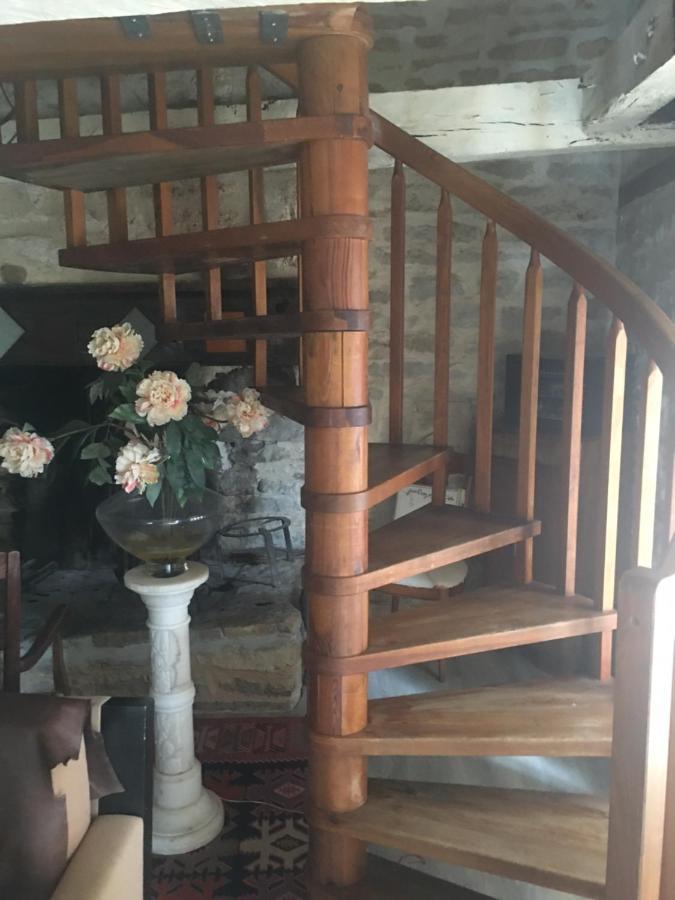 Le Moulin A Huile Bed & Breakfast Vailhourles Ngoại thất bức ảnh