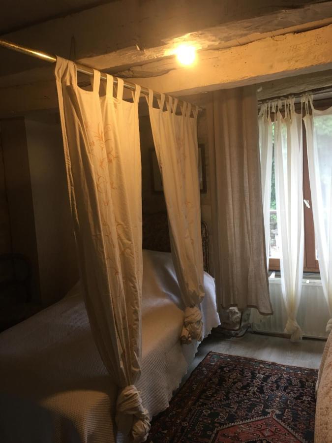Le Moulin A Huile Bed & Breakfast Vailhourles Ngoại thất bức ảnh