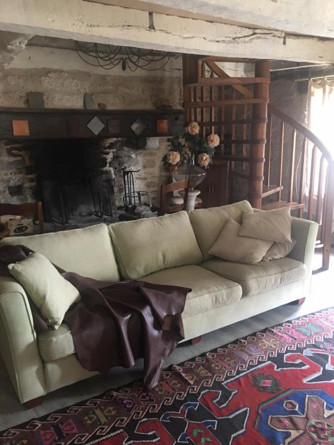 Le Moulin A Huile Bed & Breakfast Vailhourles Ngoại thất bức ảnh