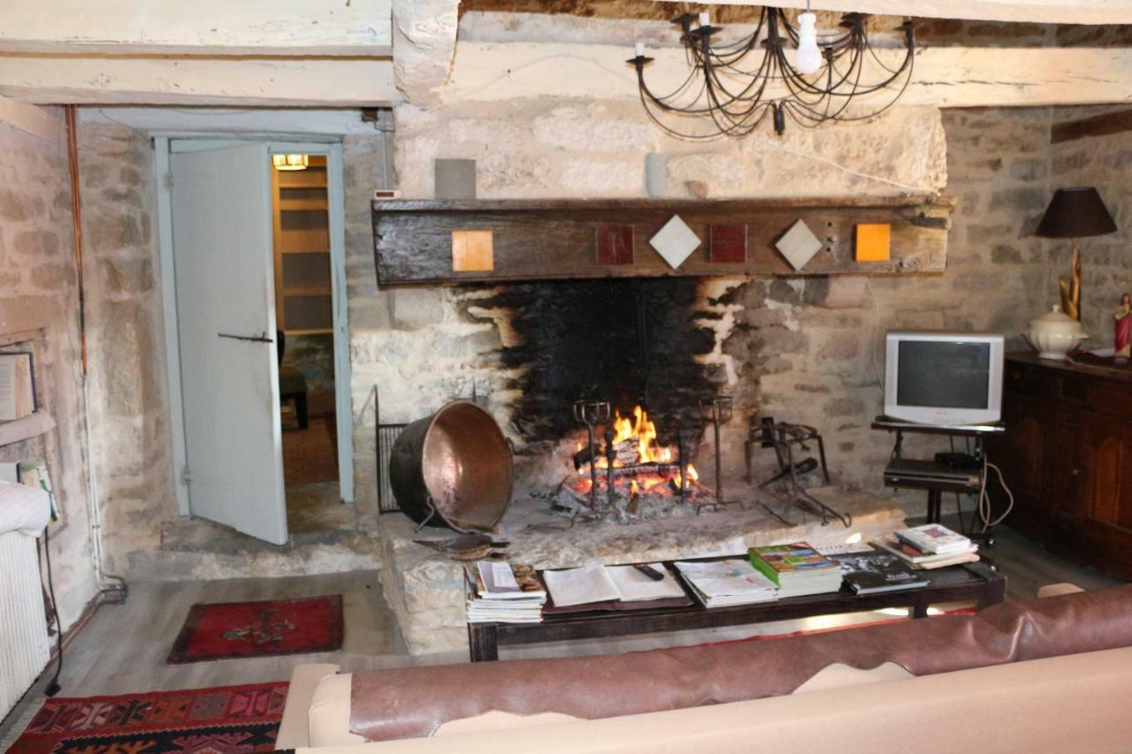 Le Moulin A Huile Bed & Breakfast Vailhourles Ngoại thất bức ảnh