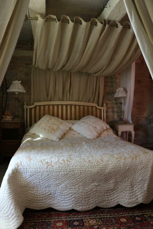 Le Moulin A Huile Bed & Breakfast Vailhourles Ngoại thất bức ảnh