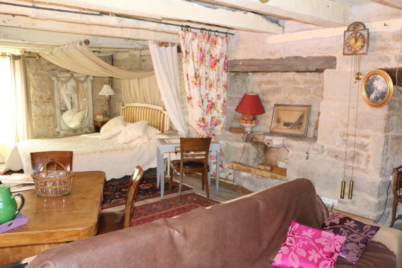 Le Moulin A Huile Bed & Breakfast Vailhourles Ngoại thất bức ảnh