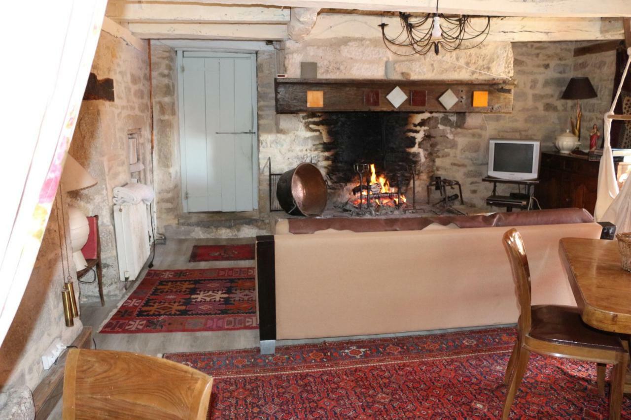 Le Moulin A Huile Bed & Breakfast Vailhourles Ngoại thất bức ảnh